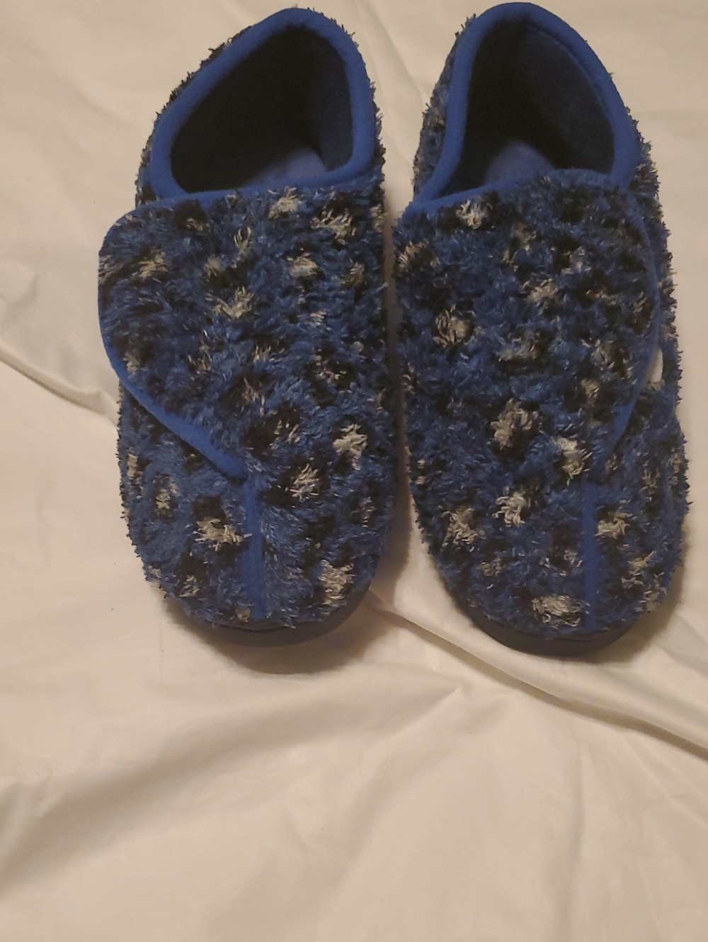 Git-up Adjustable Women's size 8.5 wide Blue Fuzzy Cozy Slippers